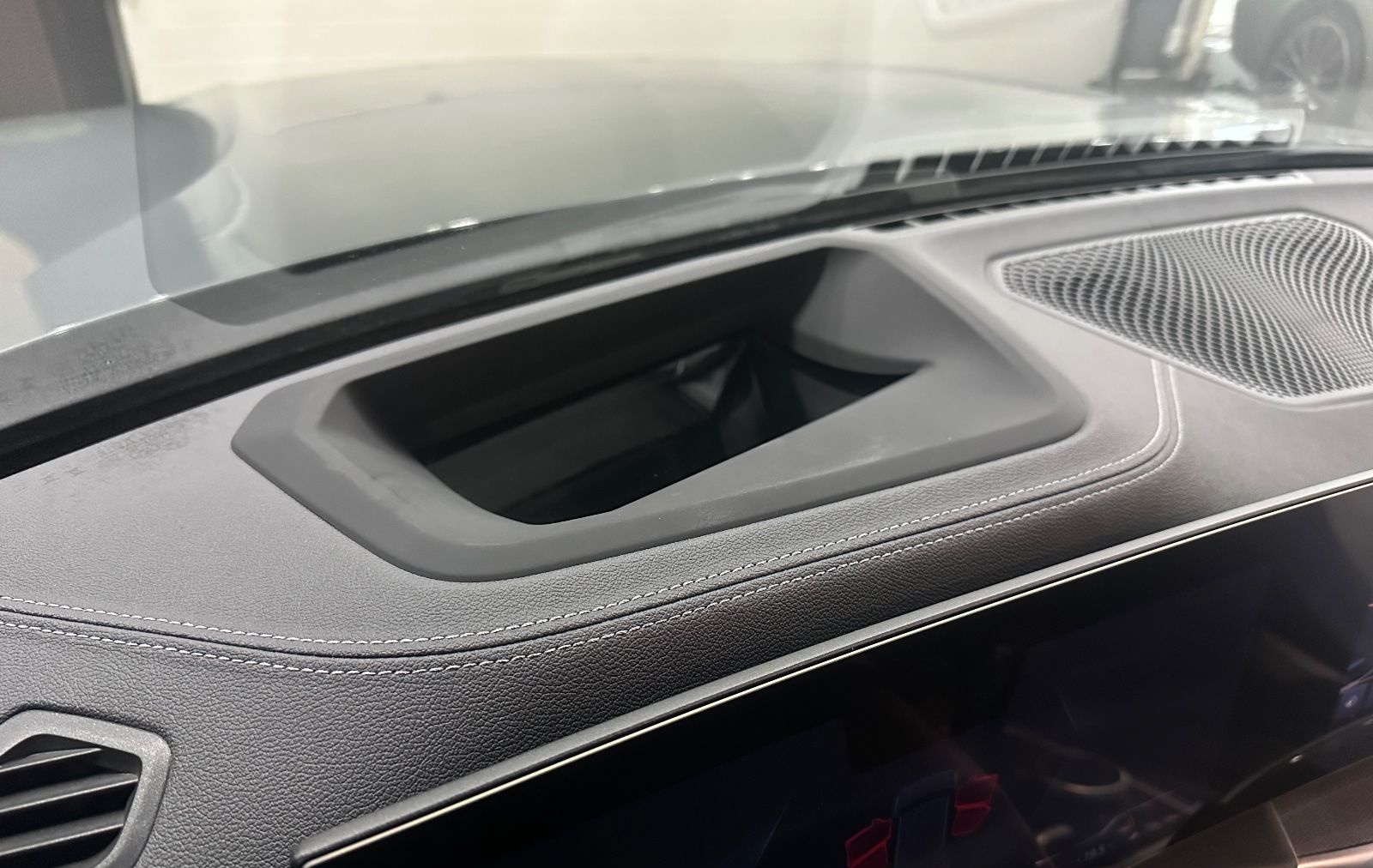 BMW 320 d M Sport / HEAD-UP / KAMERA / ACC/ AHK /LED foto 16