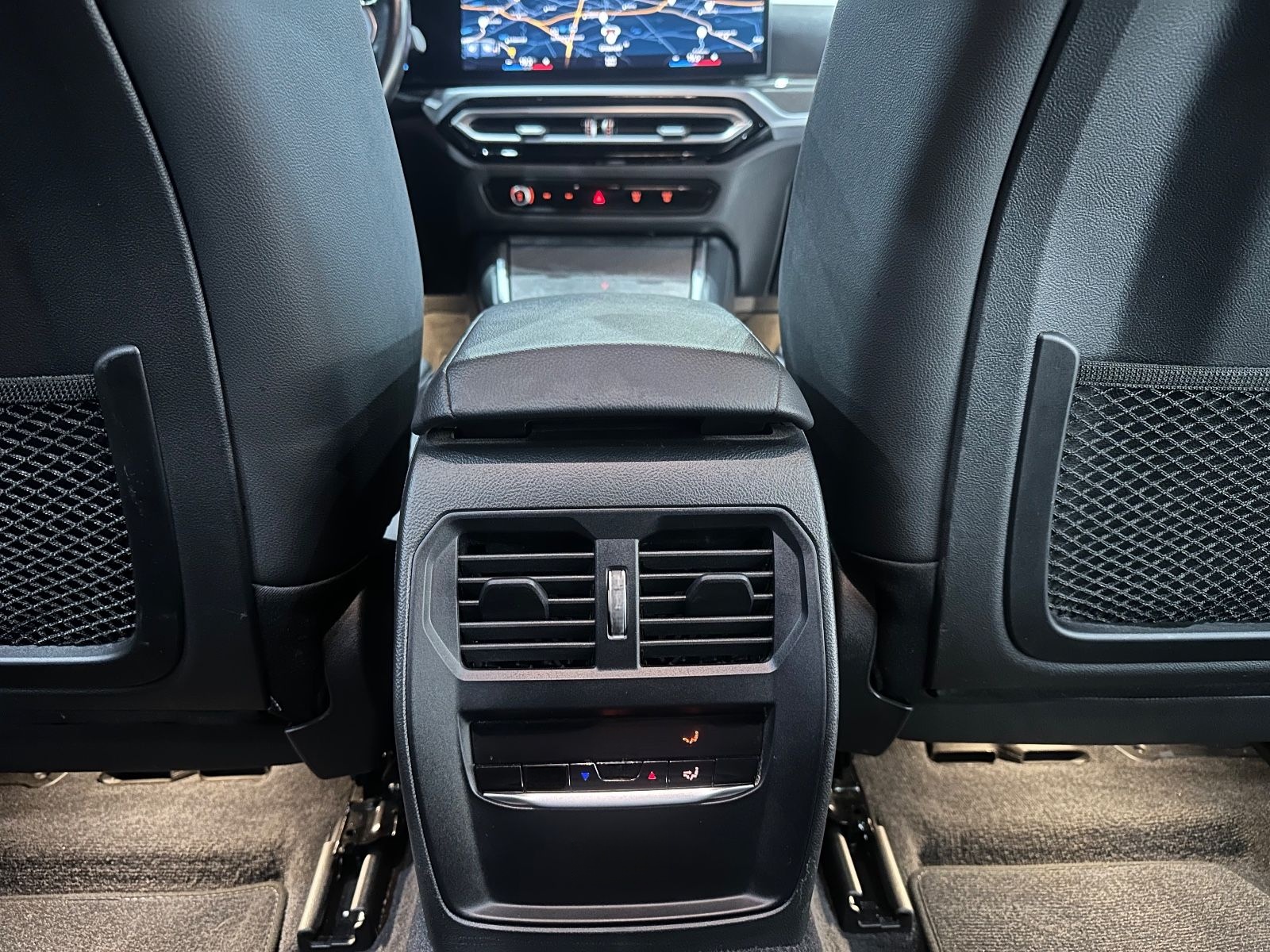 BMW 320 d M Sport / HEAD-UP / KAMERA / ACC/ AHK /LED foto 18