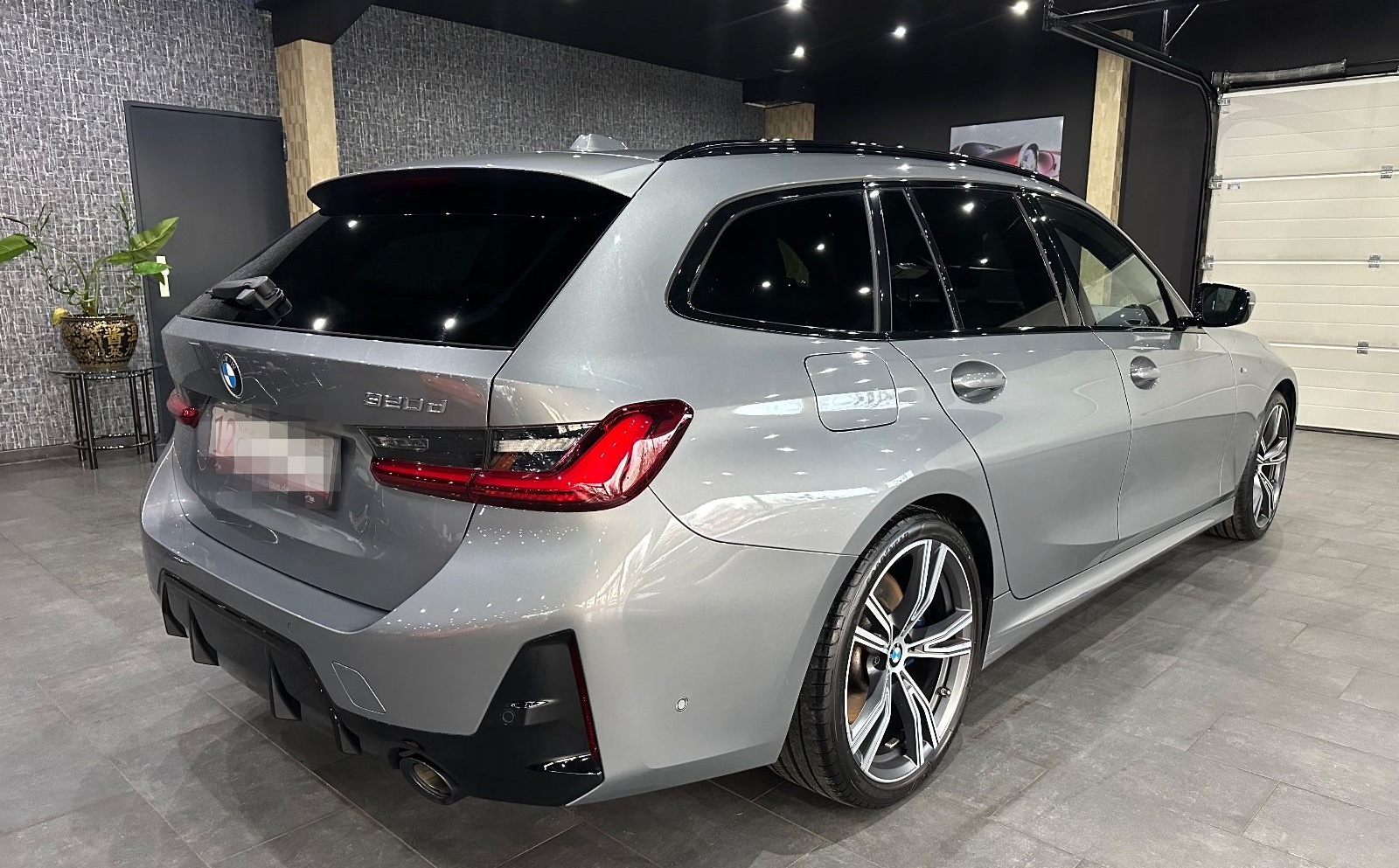 BMW 320 d M Sport / HEAD-UP / KAMERA / ACC/ AHK /LED foto 4