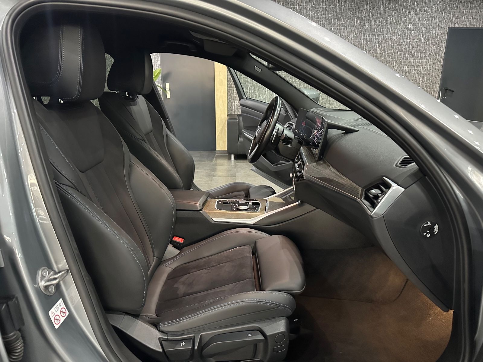 BMW 320 d M Sport / HEAD-UP / KAMERA / ACC/ AHK /LED foto 7