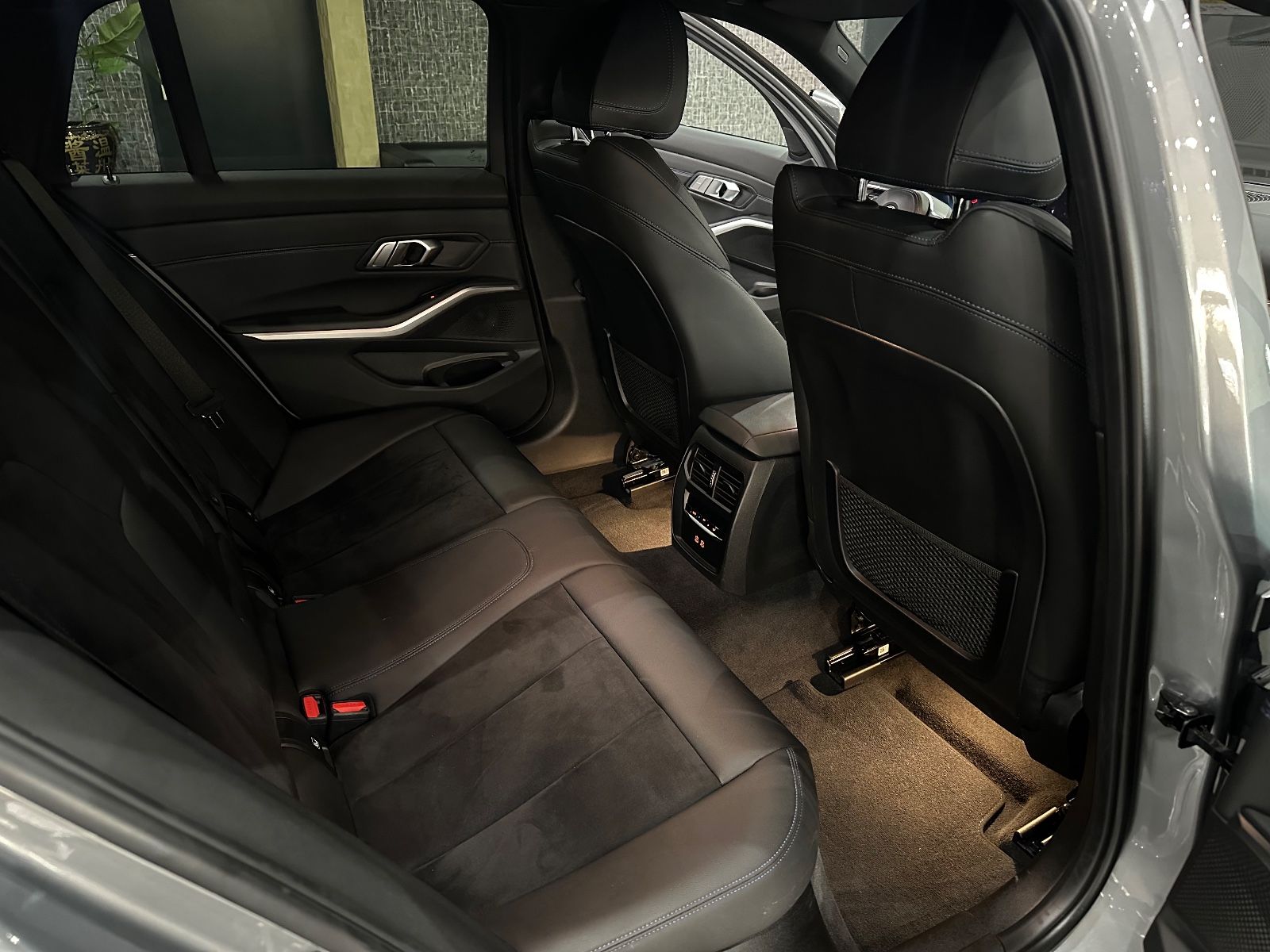 BMW 320 d M Sport / HEAD-UP / KAMERA / ACC/ AHK /LED foto 8