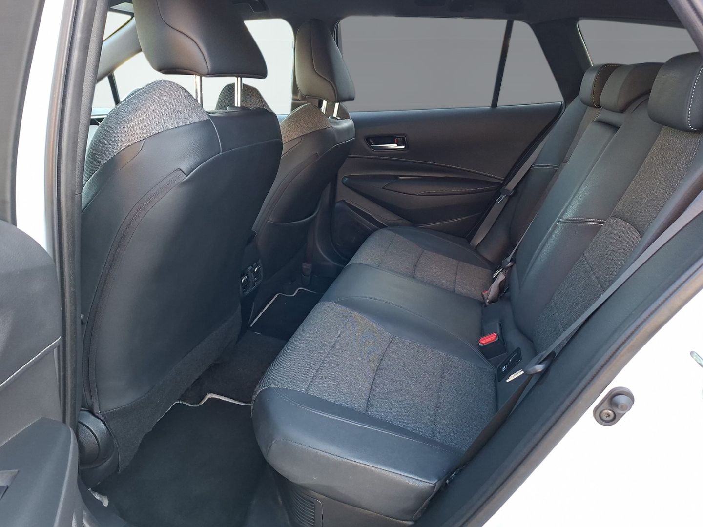 Toyota Corolla 1.8 Hybrid Touring Sports Team D +Navi + foto 9