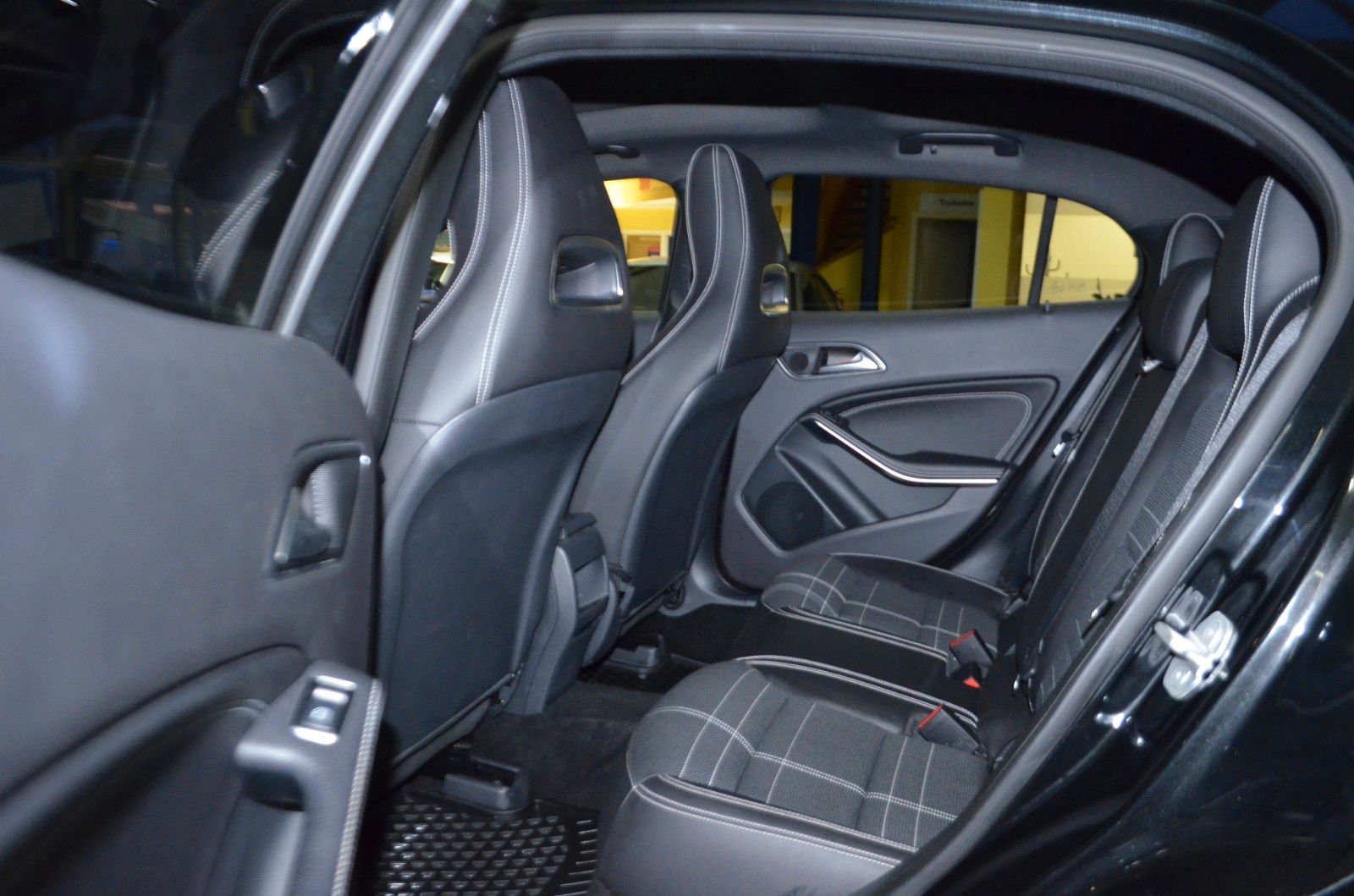 Mercedes-Benz GLA 200 d Score / TÜV NEU foto 11