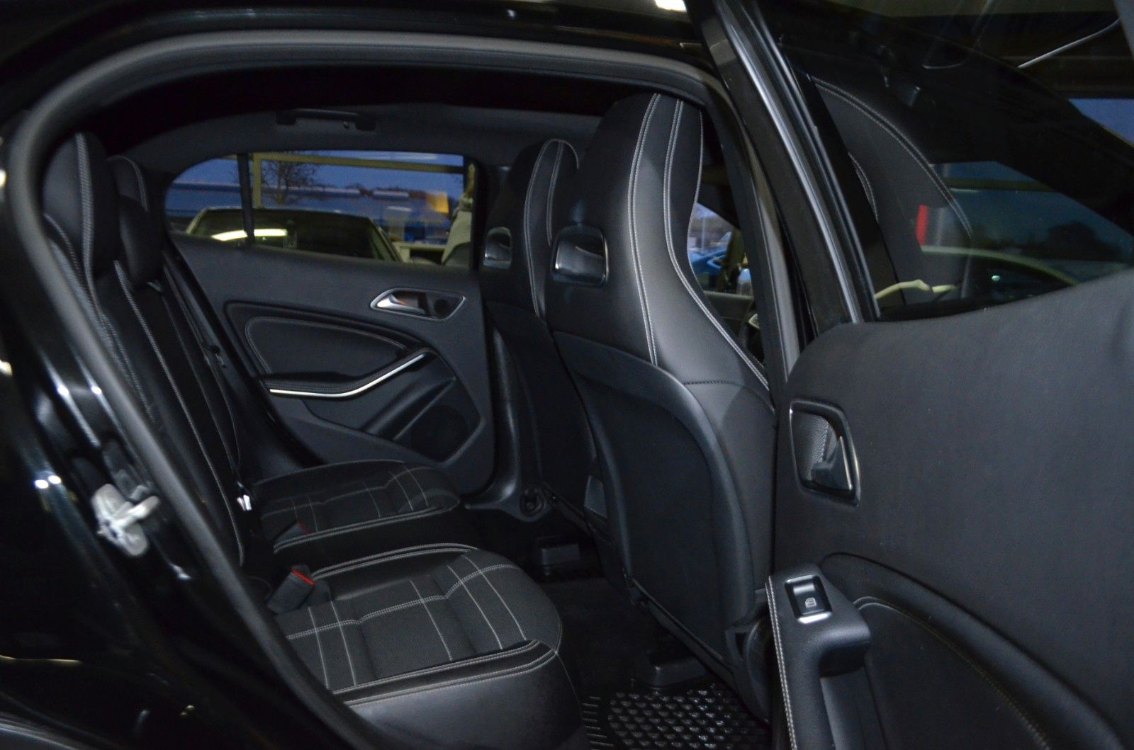 Mercedes-Benz GLA 200 d Score / TÜV NEU foto 12