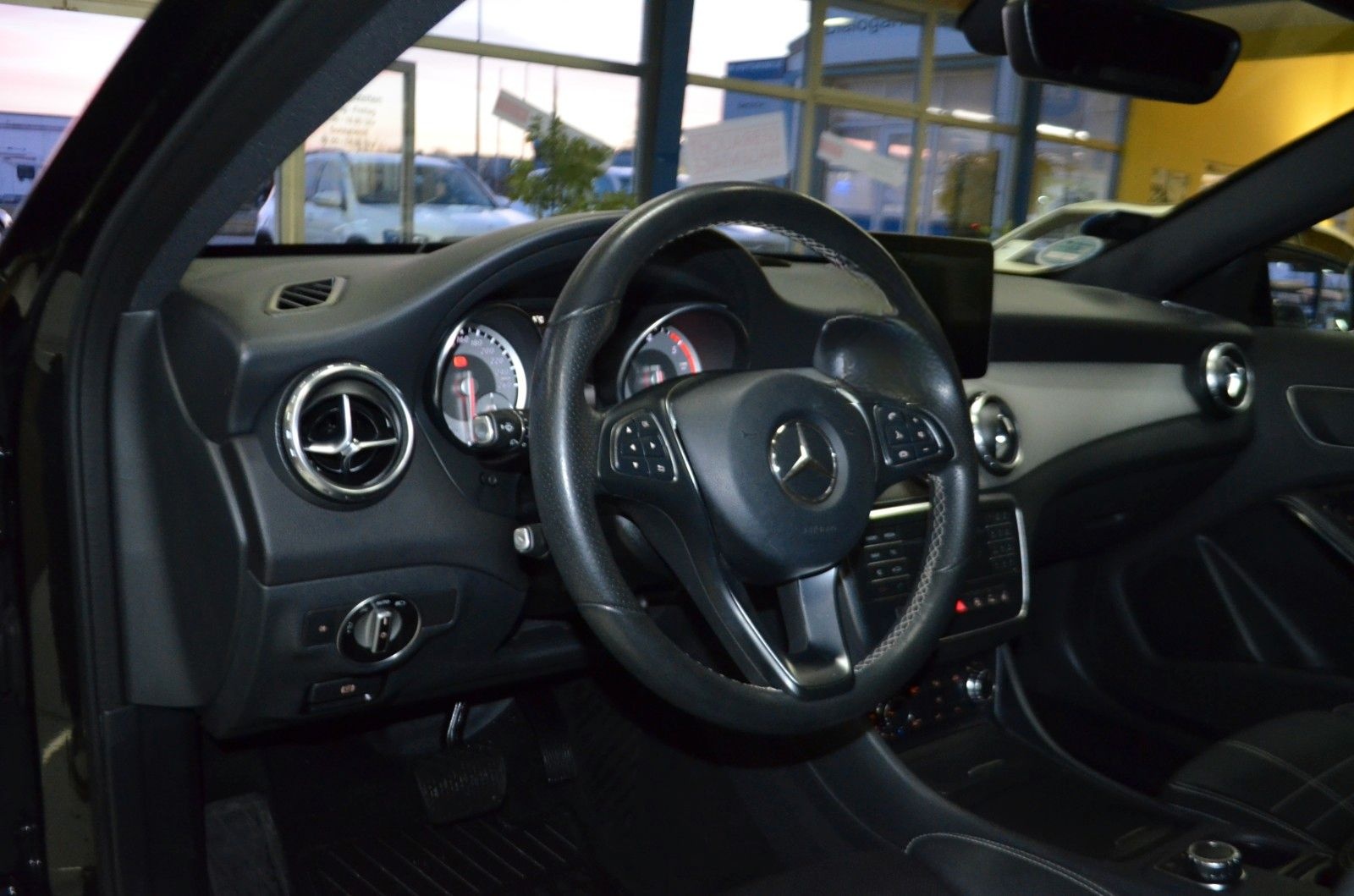 Mercedes-Benz GLA 200 d Score / TÜV NEU foto 13