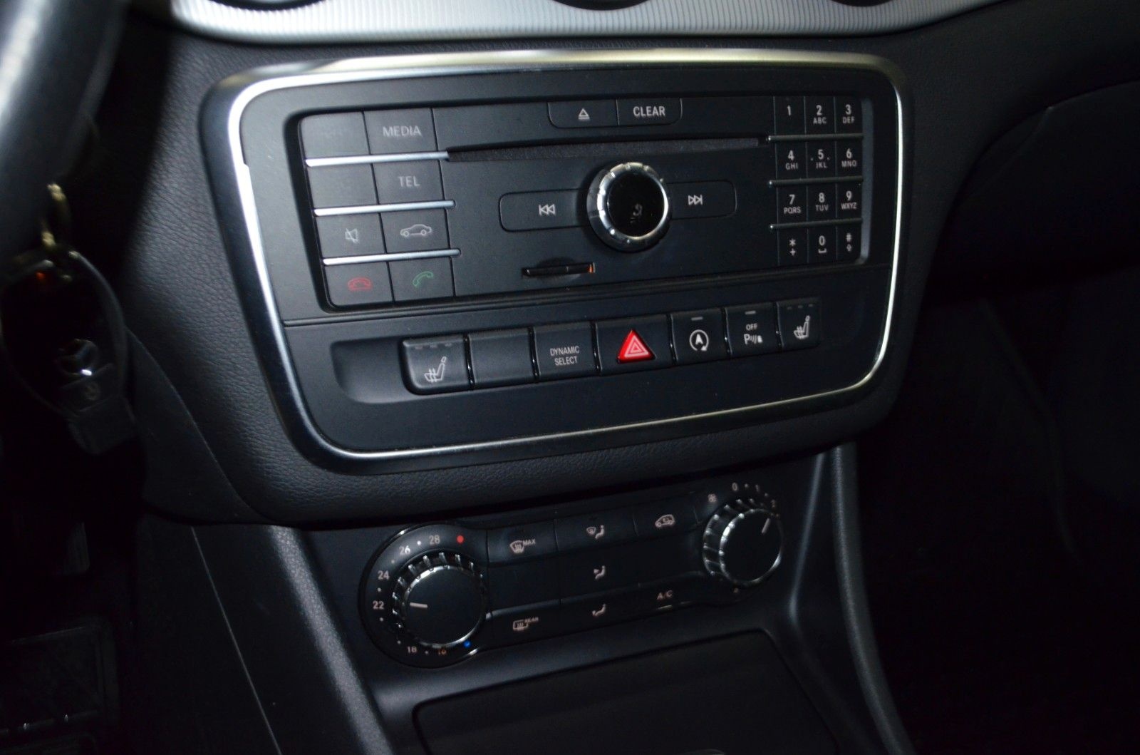 Mercedes-Benz GLA 200 d Score / TÜV NEU foto 15