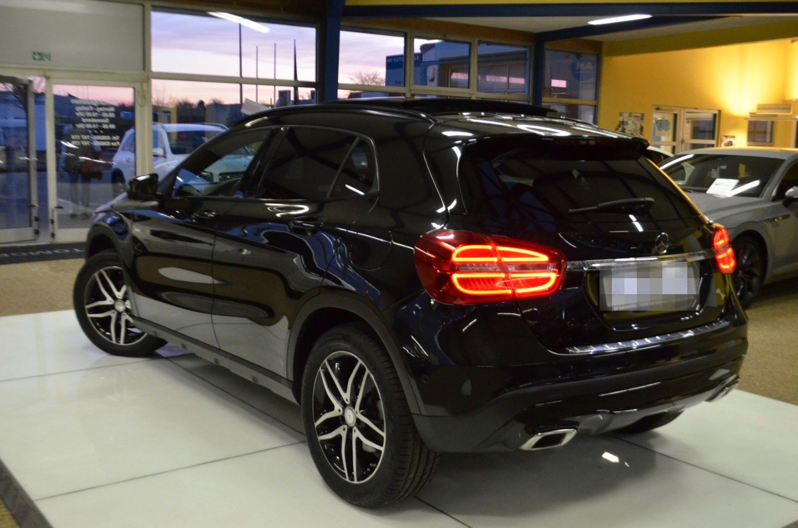 Mercedes-Benz GLA 200 d Score / TÜV NEU foto 3
