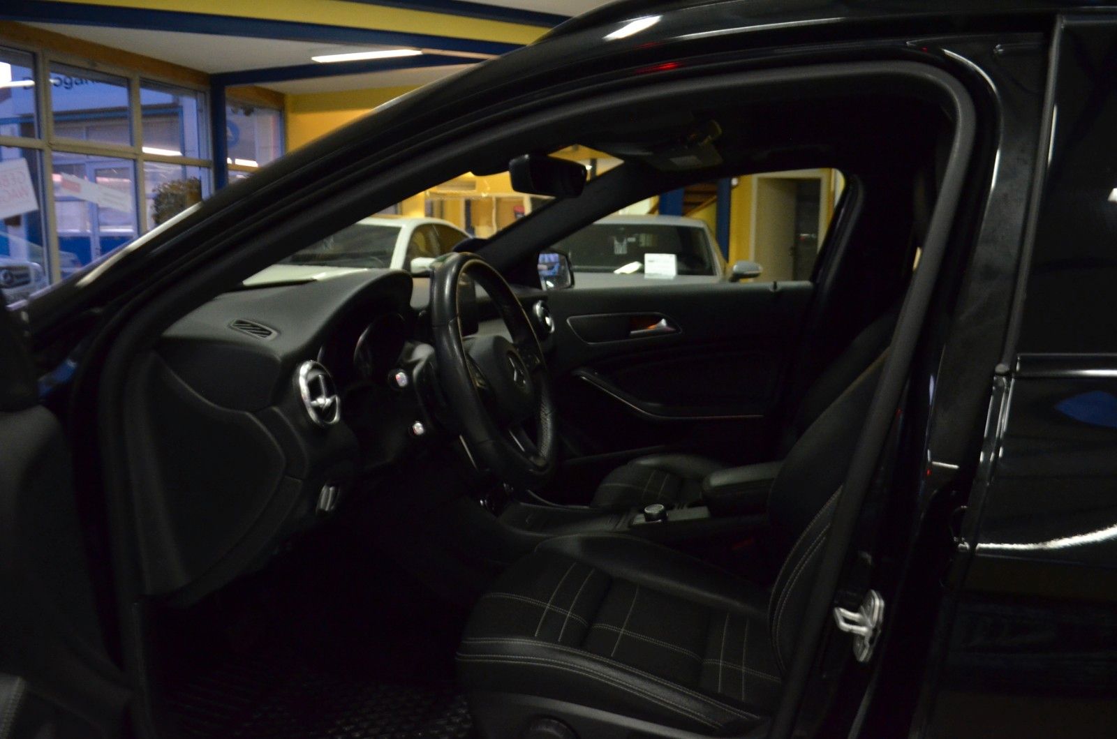 Mercedes-Benz GLA 200 d Score / TÜV NEU foto 8