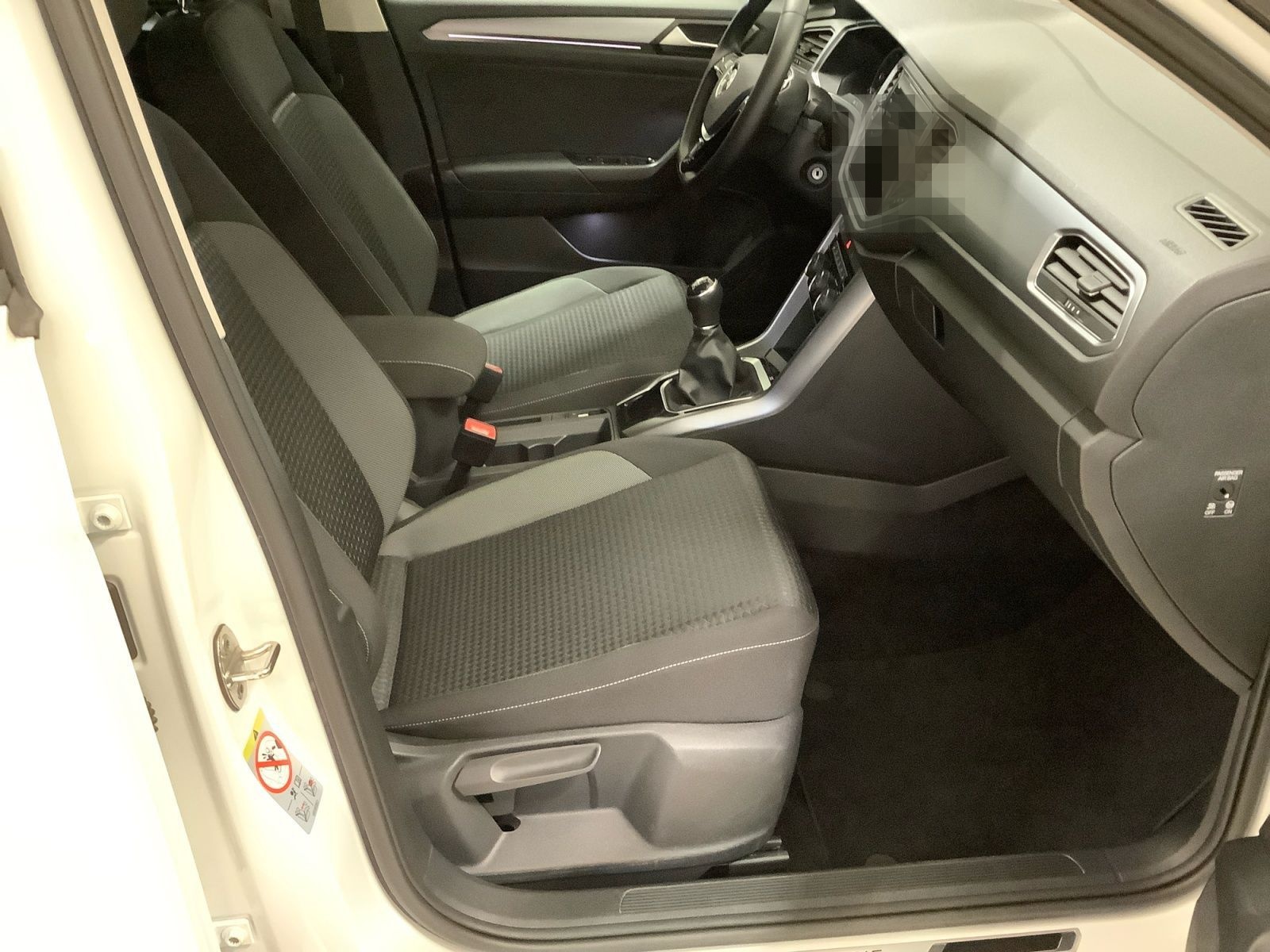 Volkswagen T-Roc Active 1,5 TSI  110 kW LED, Navi, ACC, SHZ foto 11