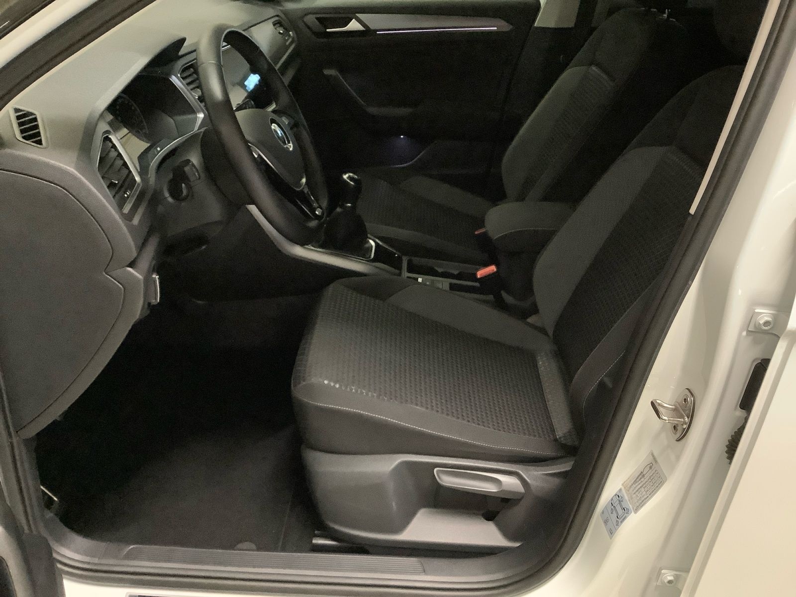 Volkswagen T-Roc Active 1,5 TSI  110 kW LED, Navi, ACC, SHZ foto 13