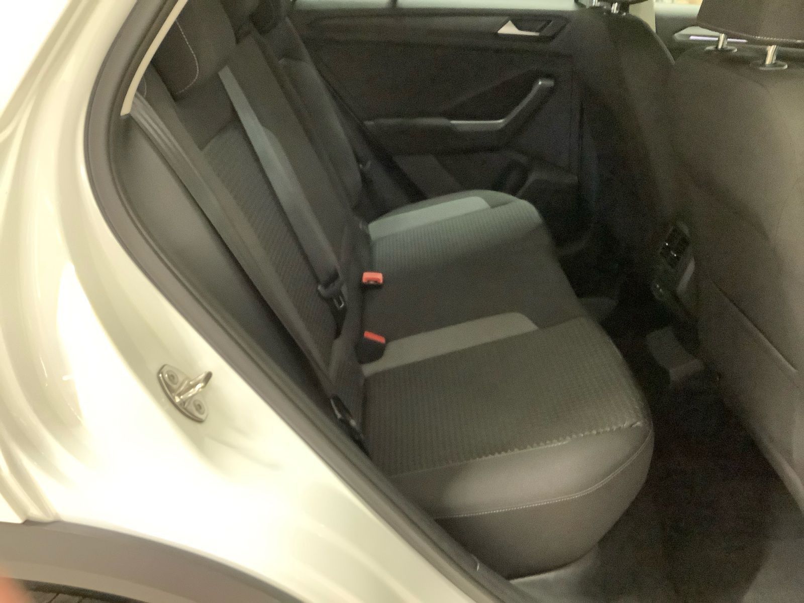 Volkswagen T-Roc Active 1,5 TSI  110 kW LED, Navi, ACC, SHZ foto 10