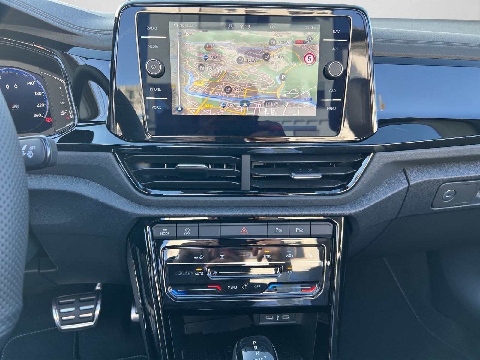 Volkswagen T-Roc Cabriolet R-Line 1.5 l TSI 150 PS DSG7 foto 11