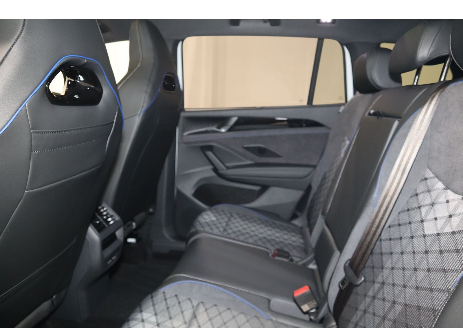 Volkswagen Tayron R-Line 2,0 l TDI SCR 4MOTION 142 Pano/IQ- foto 12
