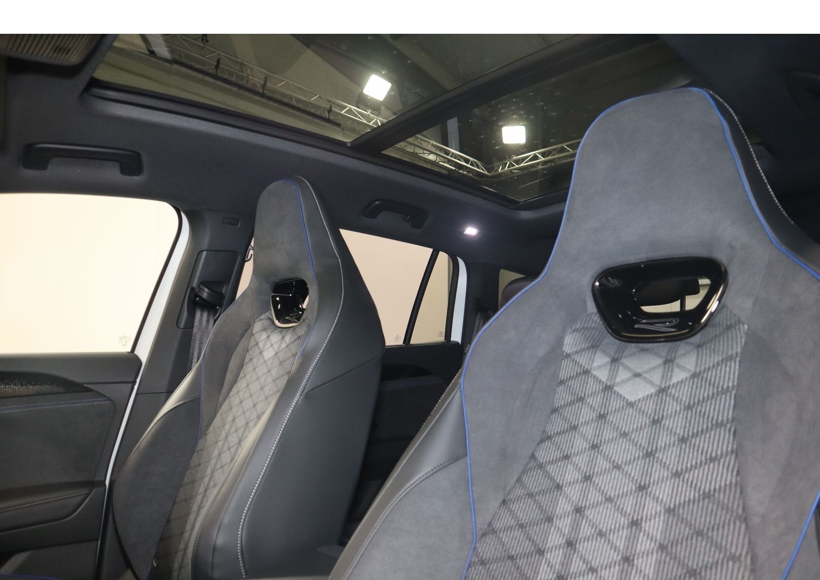Volkswagen Tayron R-Line 2,0 l TDI SCR 4MOTION 142 Pano/IQ- foto 17