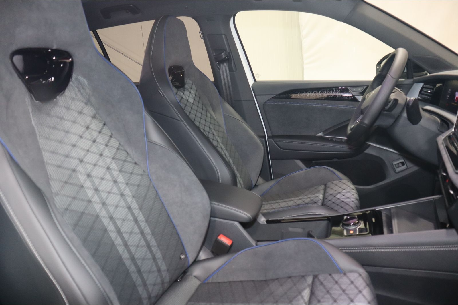 Volkswagen Tayron R-Line 2,0 l TDI SCR 4MOTION 142 Pano/IQ- foto 7