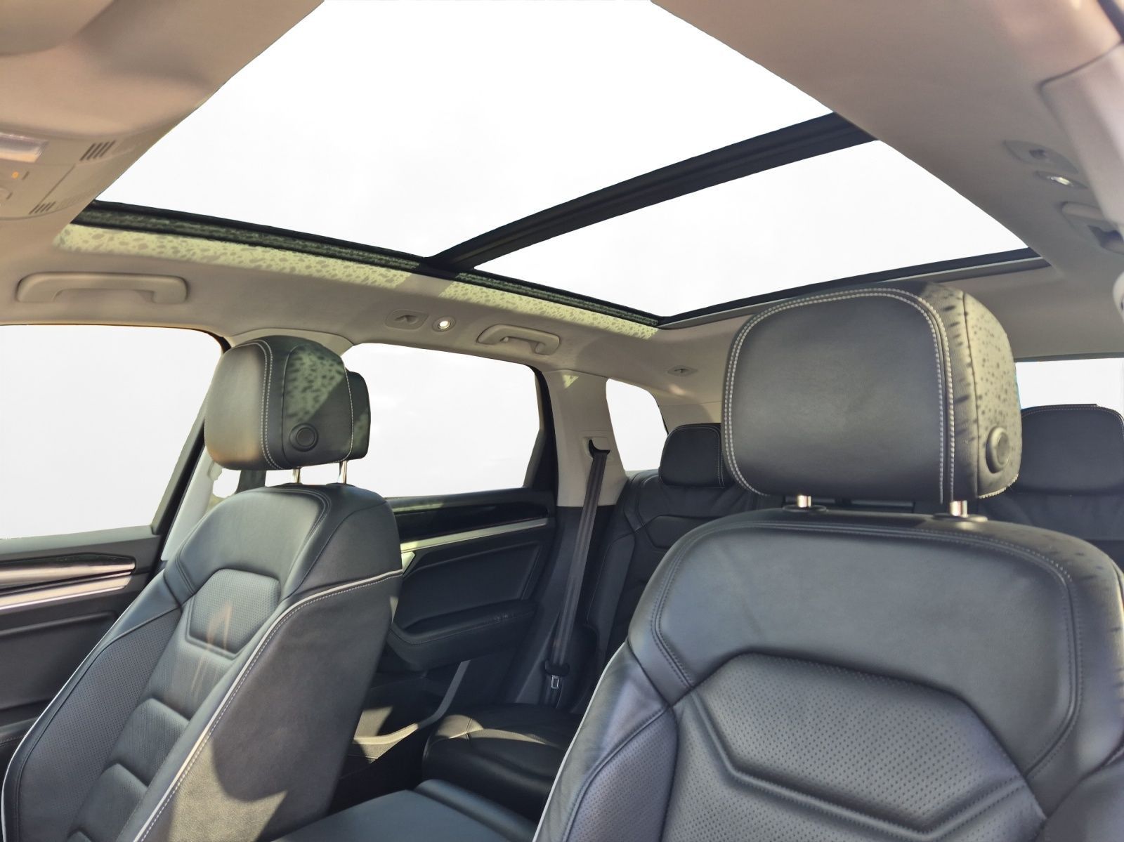 Volkswagen Touareg 3.0 eHybrid DSG 4Motion AHK Luft Pano Le foto 12