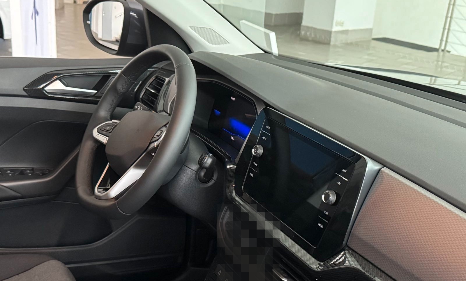 Volkswagen T-Cross 1.0 TSI DSG Life AHK ACC 17Z R2D App Kam foto 3
