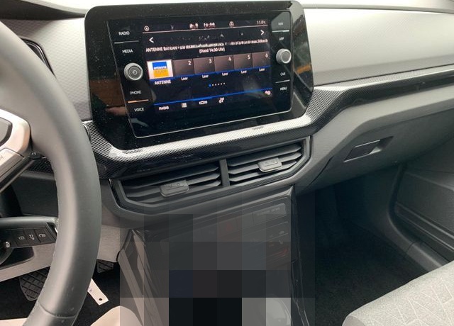 Volkswagen T-Cross 1.0 TSI DSG Life AHK ACC 17Z R2D App Kam foto 22