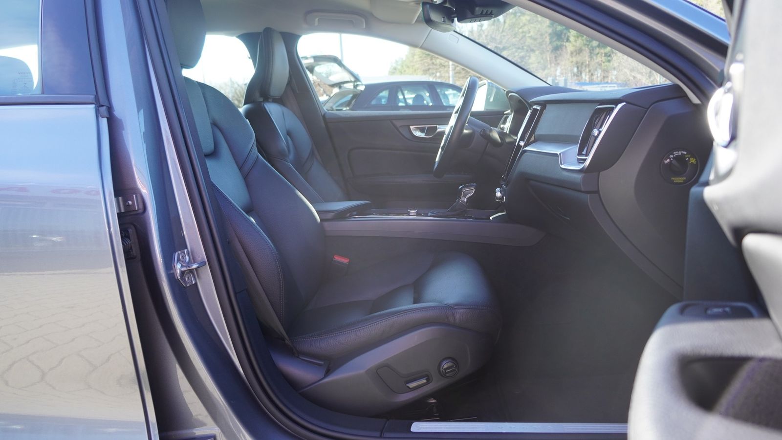 Volvo V60 Kombi T5 Momentum LED Navi Kamera Leder AHK foto 12