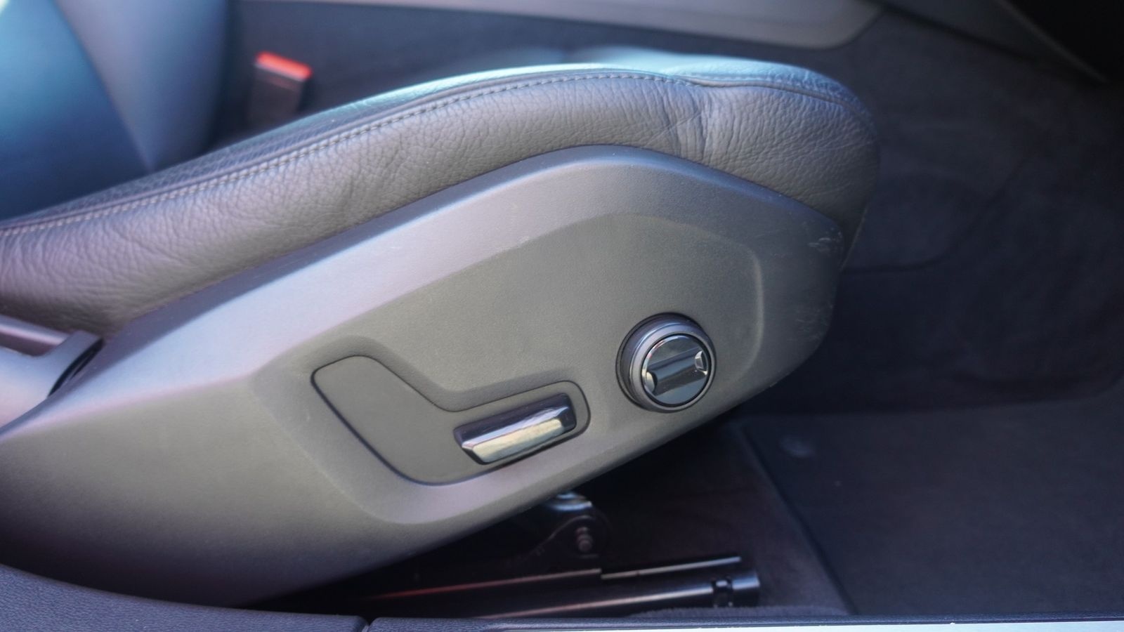 Volvo V60 Kombi T5 Momentum LED Navi Kamera Leder AHK foto 13