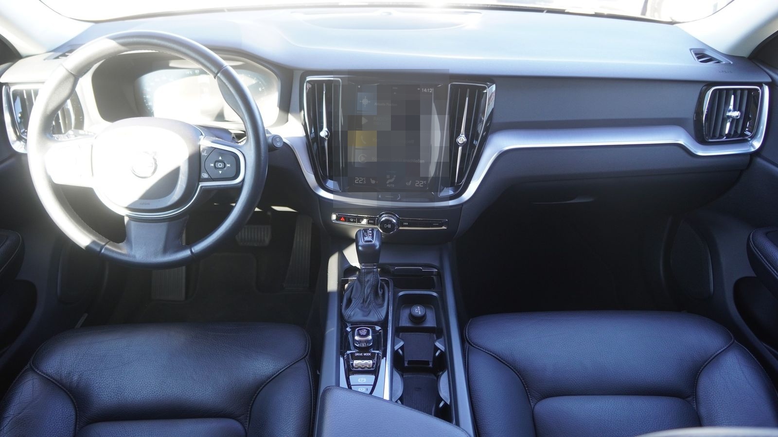 Volvo V60 Kombi T5 Momentum LED Navi Kamera Leder AHK foto 14