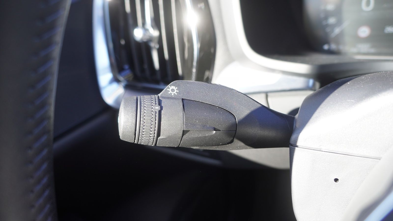 Volvo V60 Kombi T5 Momentum LED Navi Kamera Leder AHK foto 15