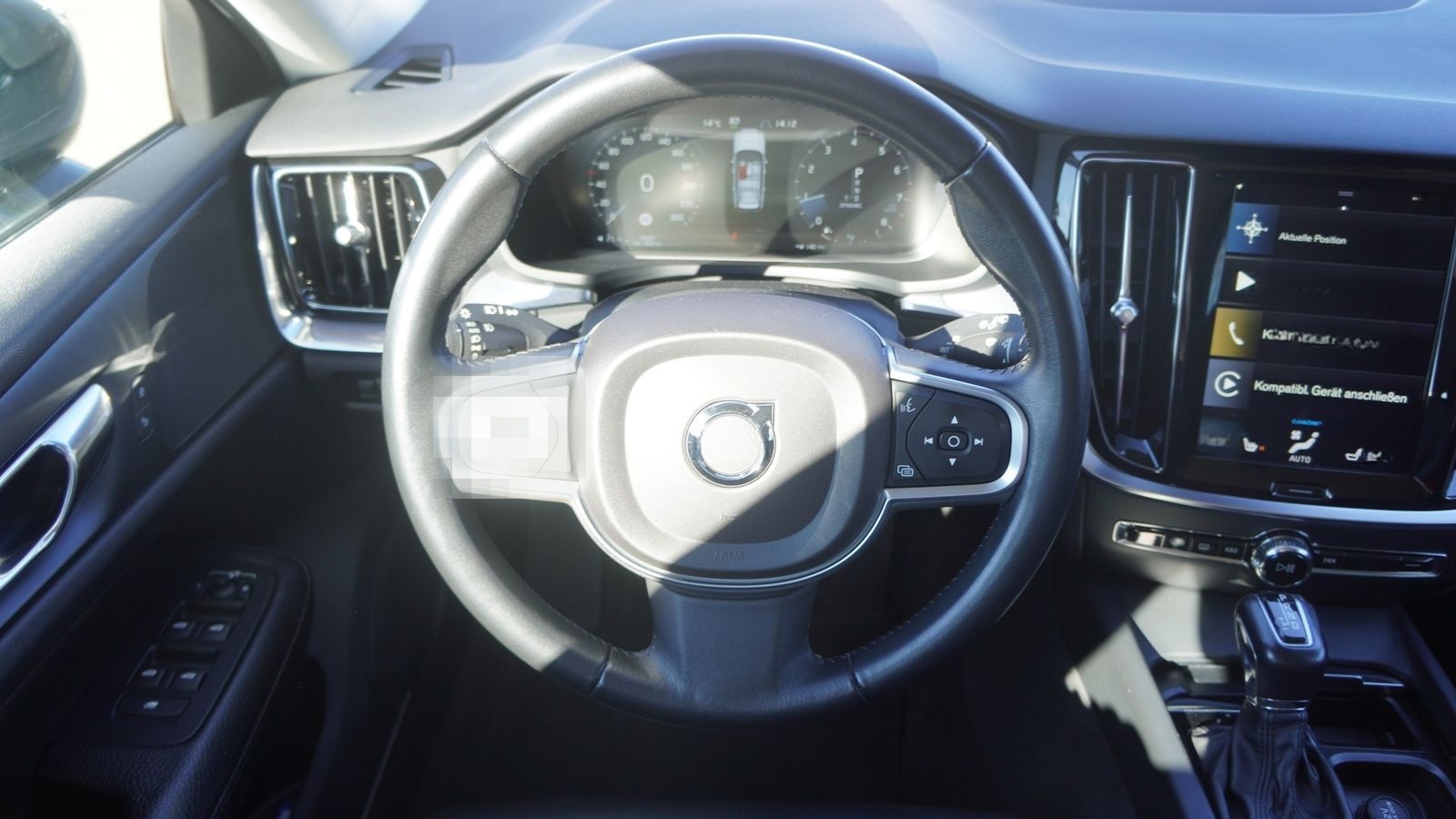 Volvo V60 Kombi T5 Momentum LED Navi Kamera Leder AHK foto 17