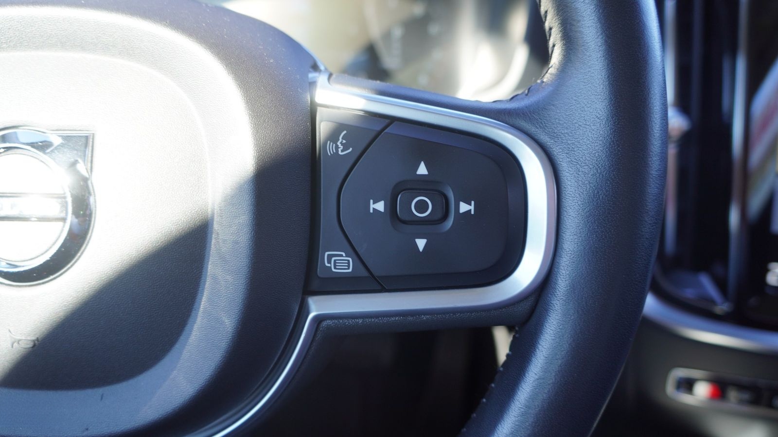 Volvo V60 Kombi T5 Momentum LED Navi Kamera Leder AHK foto 18