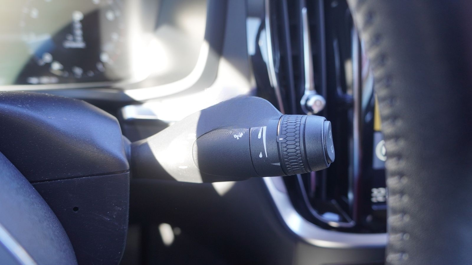 Volvo V60 Kombi T5 Momentum LED Navi Kamera Leder AHK foto 19