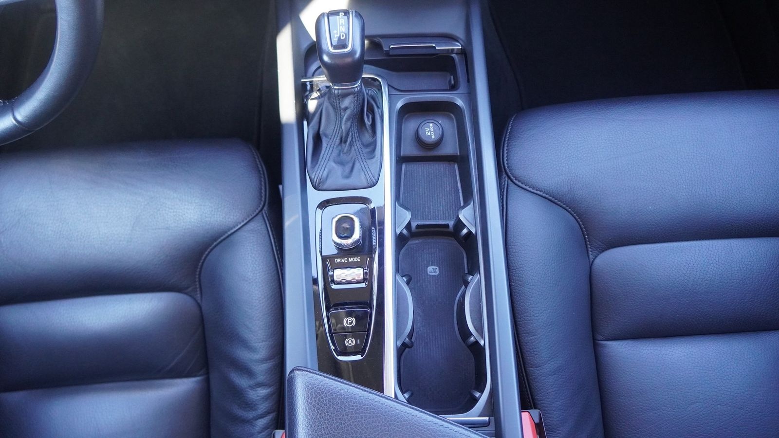 Volvo V60 Kombi T5 Momentum LED Navi Kamera Leder AHK foto 25