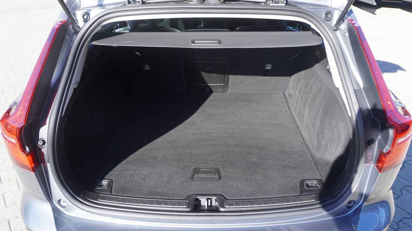 Volvo V60 Kombi T5 Momentum LED Navi Kamera Leder AHK foto 7