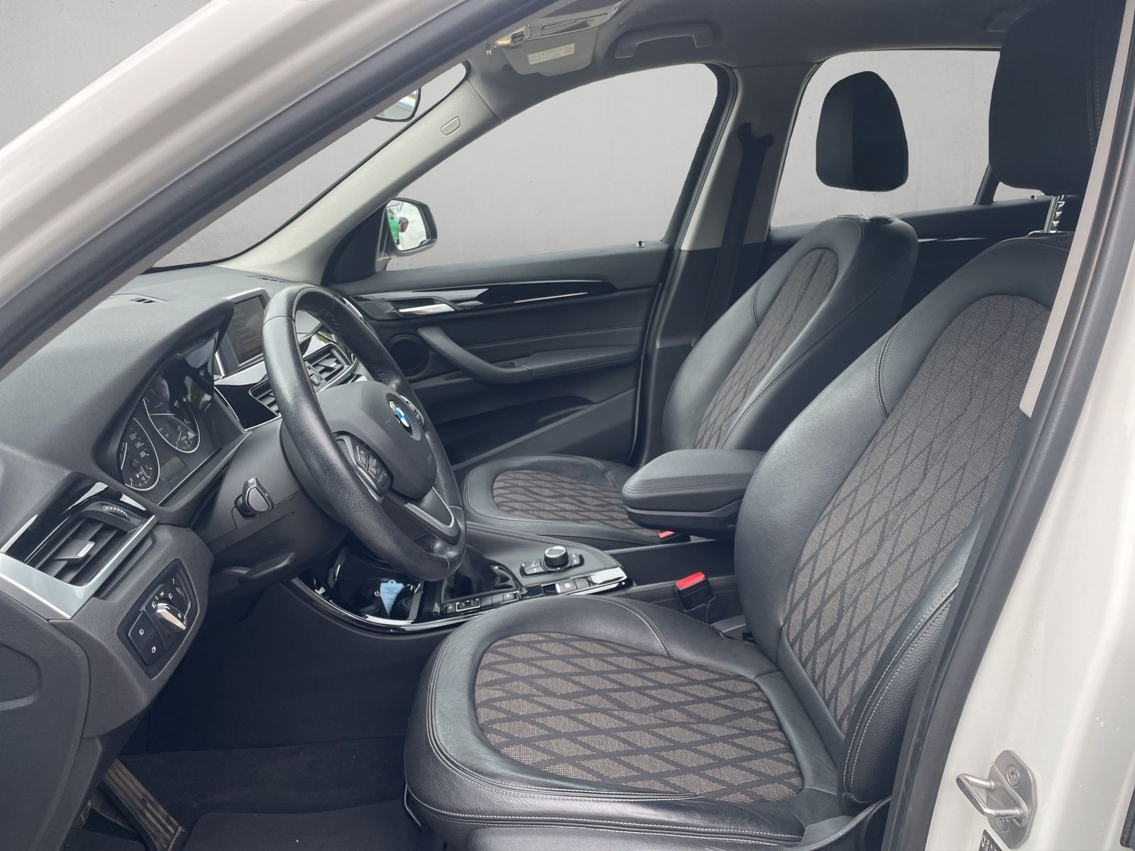 BMW X1 xDrive20d xLINE LED PDC TEMPOMAT foto 10