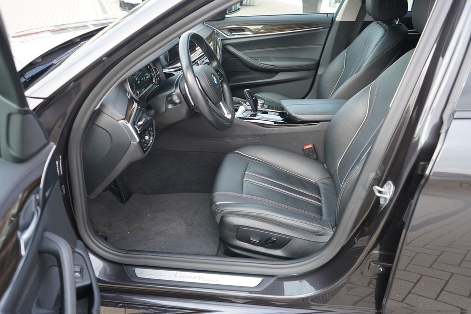 BMW 520d xDrive Luxury Line LED Navi Standheizung foto 30