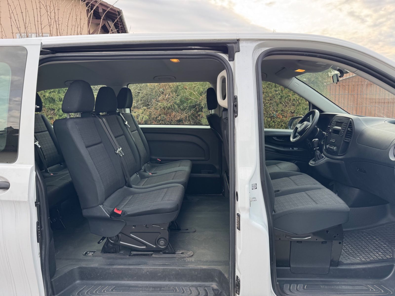 Mercedes-Benz Vito Tourer 109 CDI Pro FWD lang 9Sitzer+1Hand! foto 15