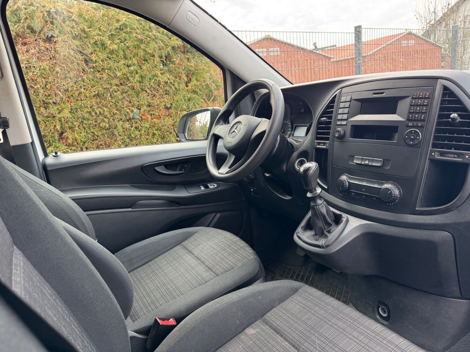 Mercedes-Benz Vito Tourer 109 CDI Pro FWD lang 9Sitzer+1Hand! foto 24