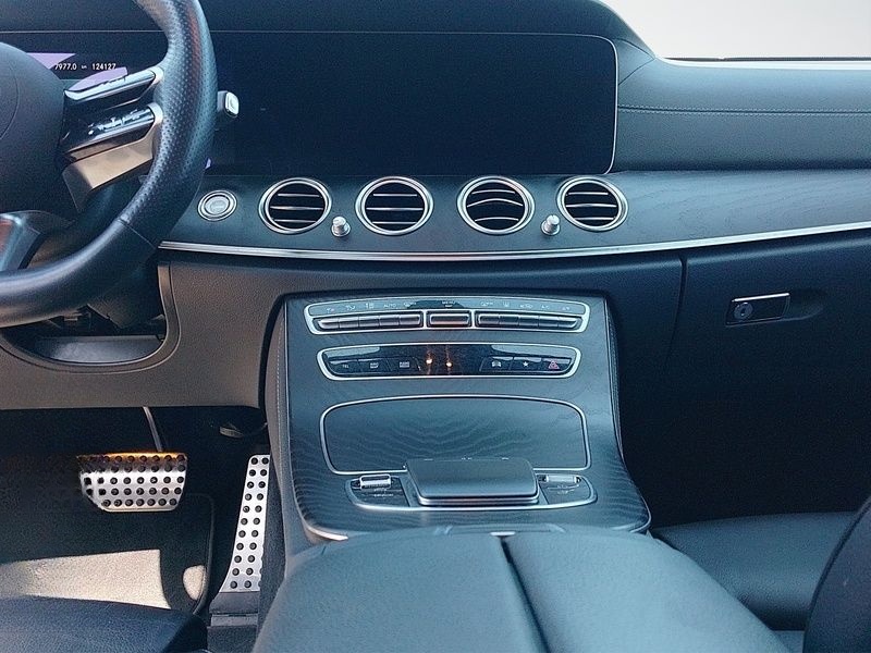 Mercedes-Benz E 300 T de 4M AMG DISTRO HUD 360 BURMESTER NIGHT foto 16