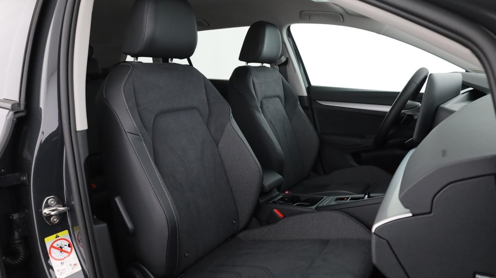 Volkswagen Golf Variant Business mHeV DSG foto 19