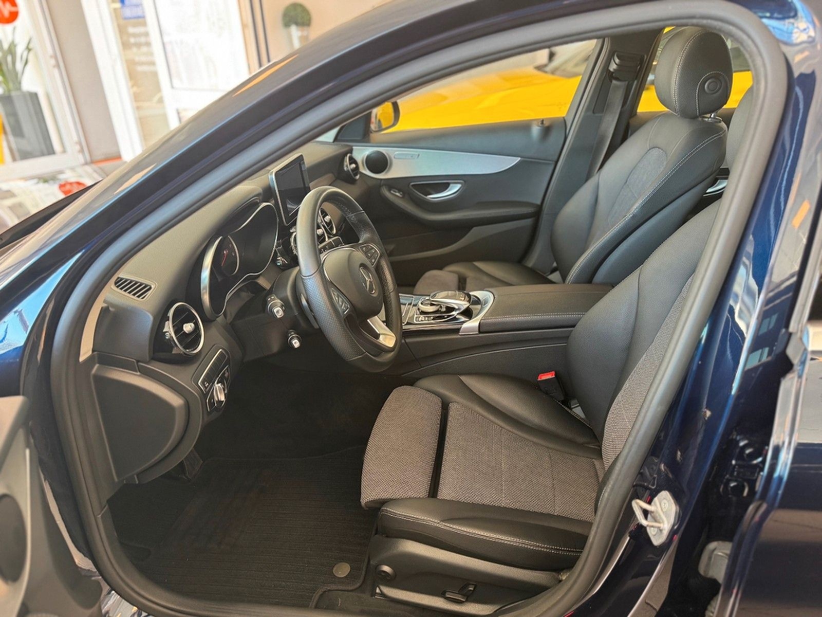 Mercedes-Benz C 200 Avantgarde 9G-Tr. AirMatic SHZ PTS LED SHD foto 9