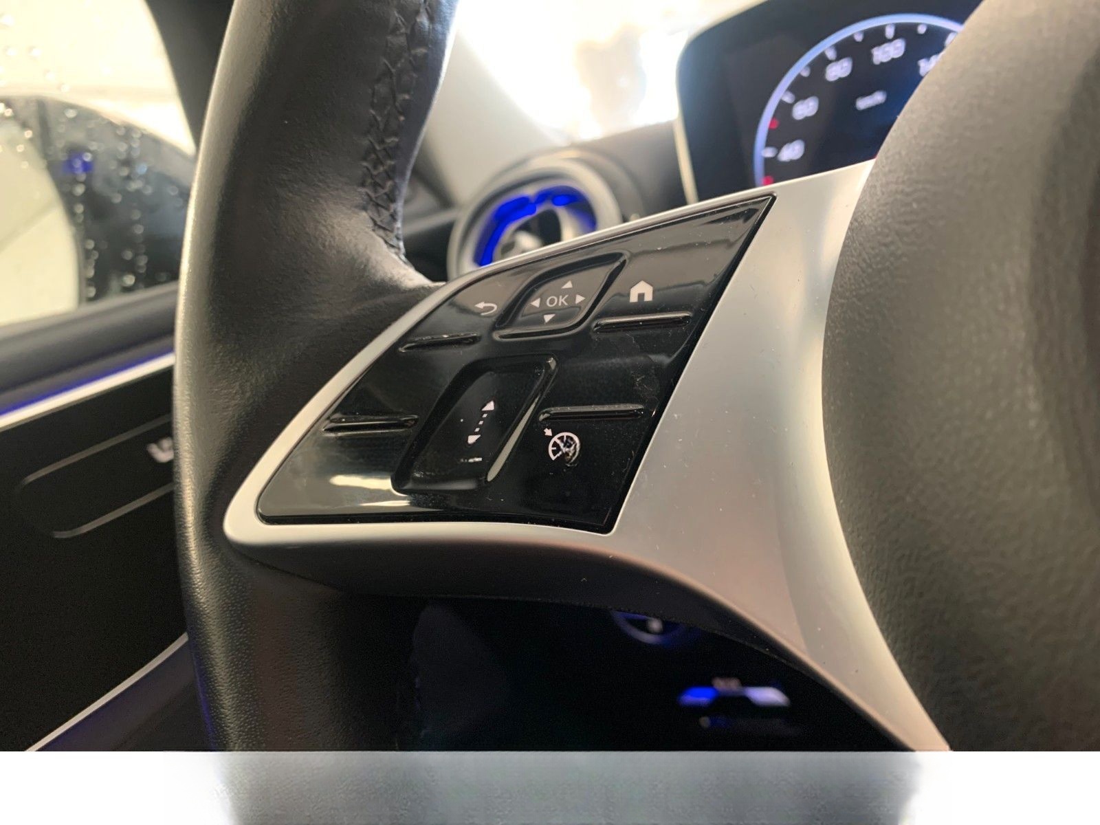 Mercedes-Benz C 300 e NewMod Avantgarde Digital LED Kam Distr+ foto 11