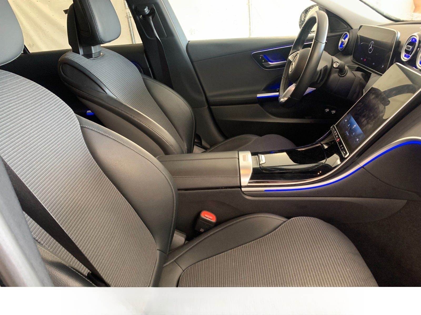 Mercedes-Benz C 300 e NewMod Avantgarde Digital LED Kam Distr+ foto 3