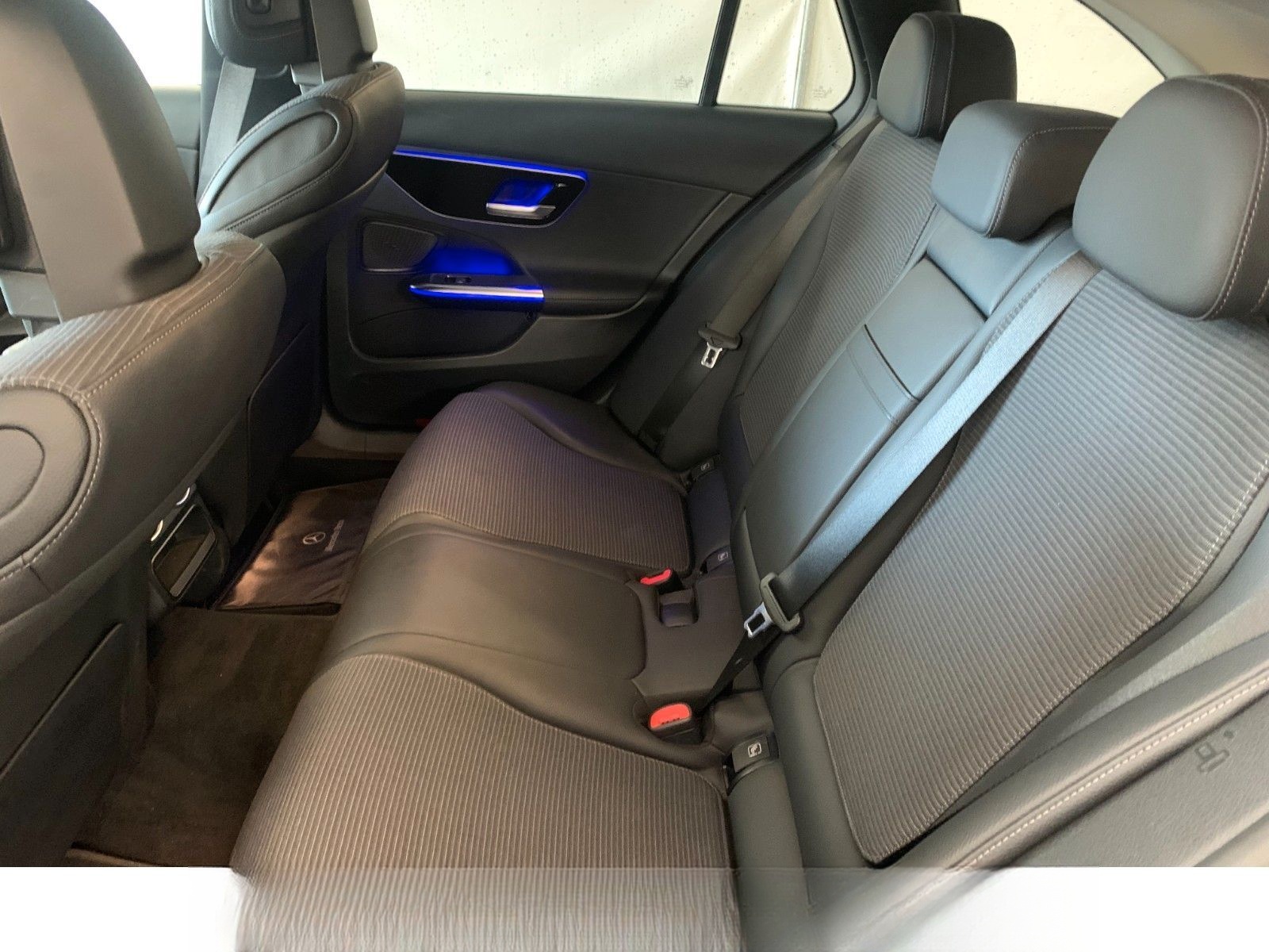 Mercedes-Benz C 300 e NewMod Avantgarde Digital LED Kam Distr+ foto 9