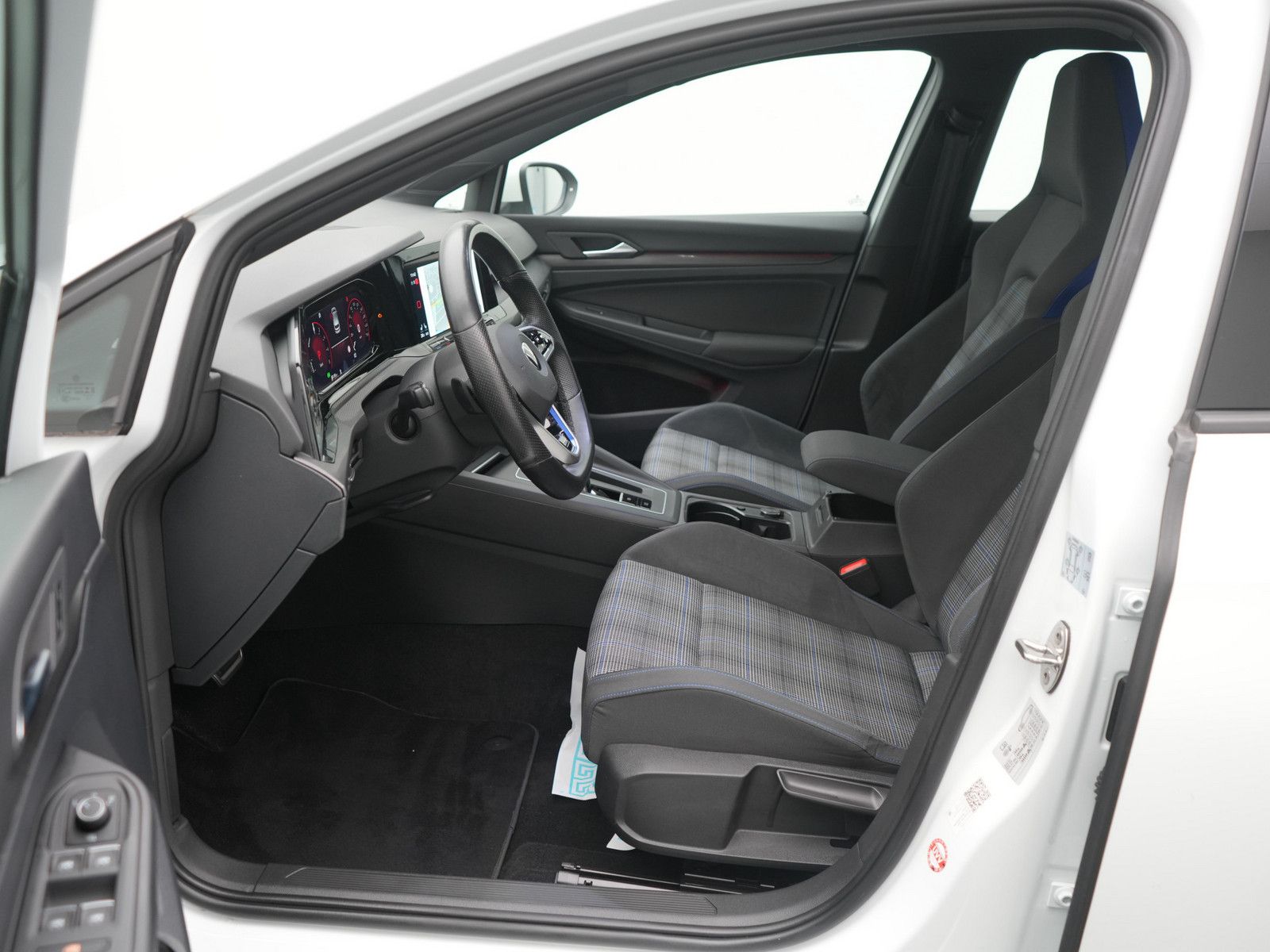 Volkswagen Golf VIII GTE DSG VIRT CARPLAY NAVI LED foto 8