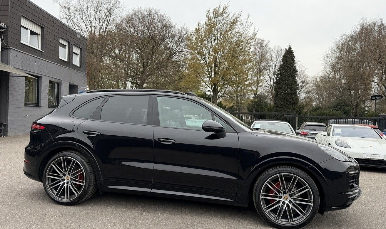 Porsche Cayenne E-Hybrid Inno/Pano/Luft/AHK/Massage/22 foto 2