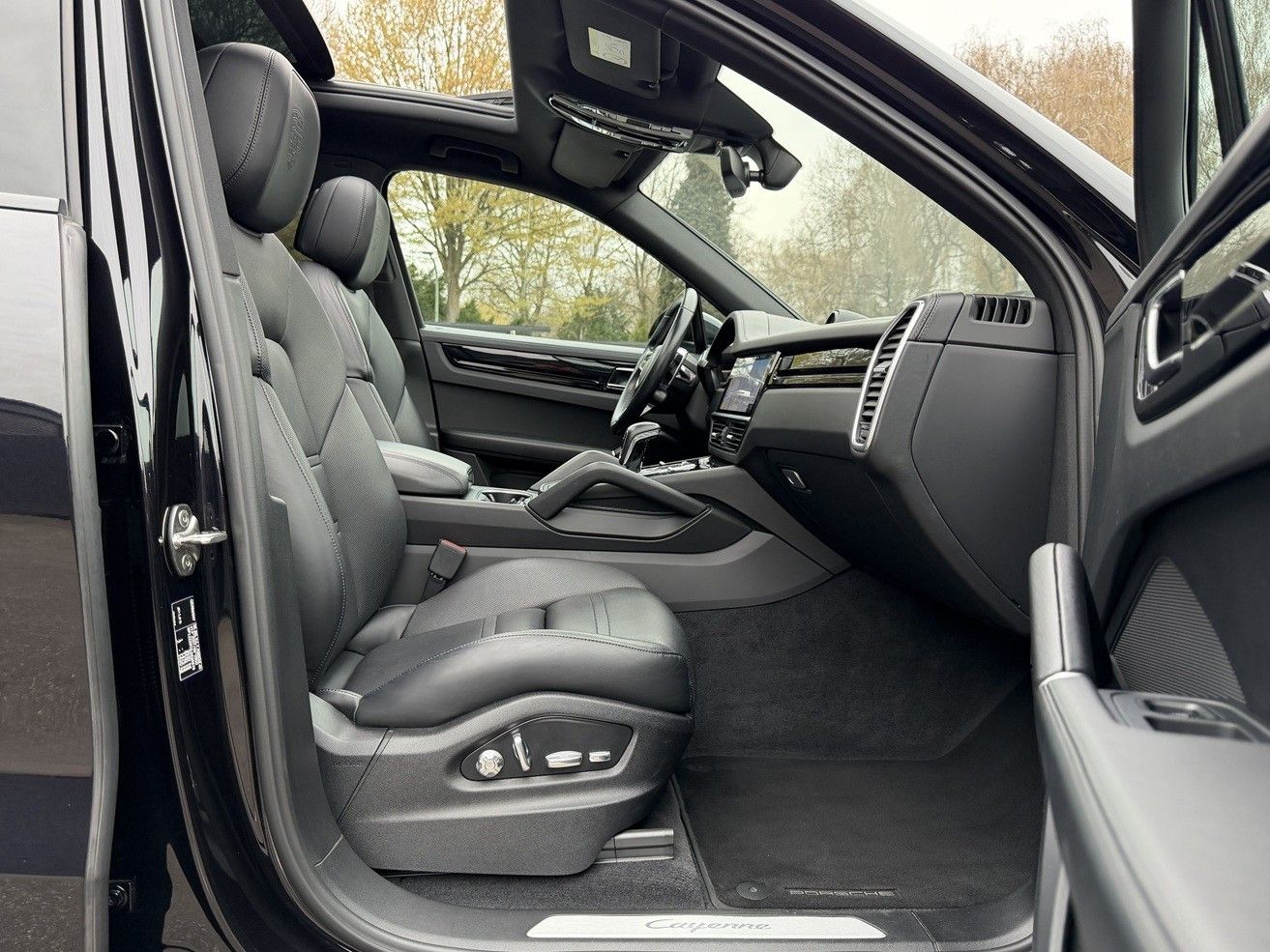 Porsche Cayenne E-Hybrid Inno/Pano/Luft/AHK/Massage/22 foto 4