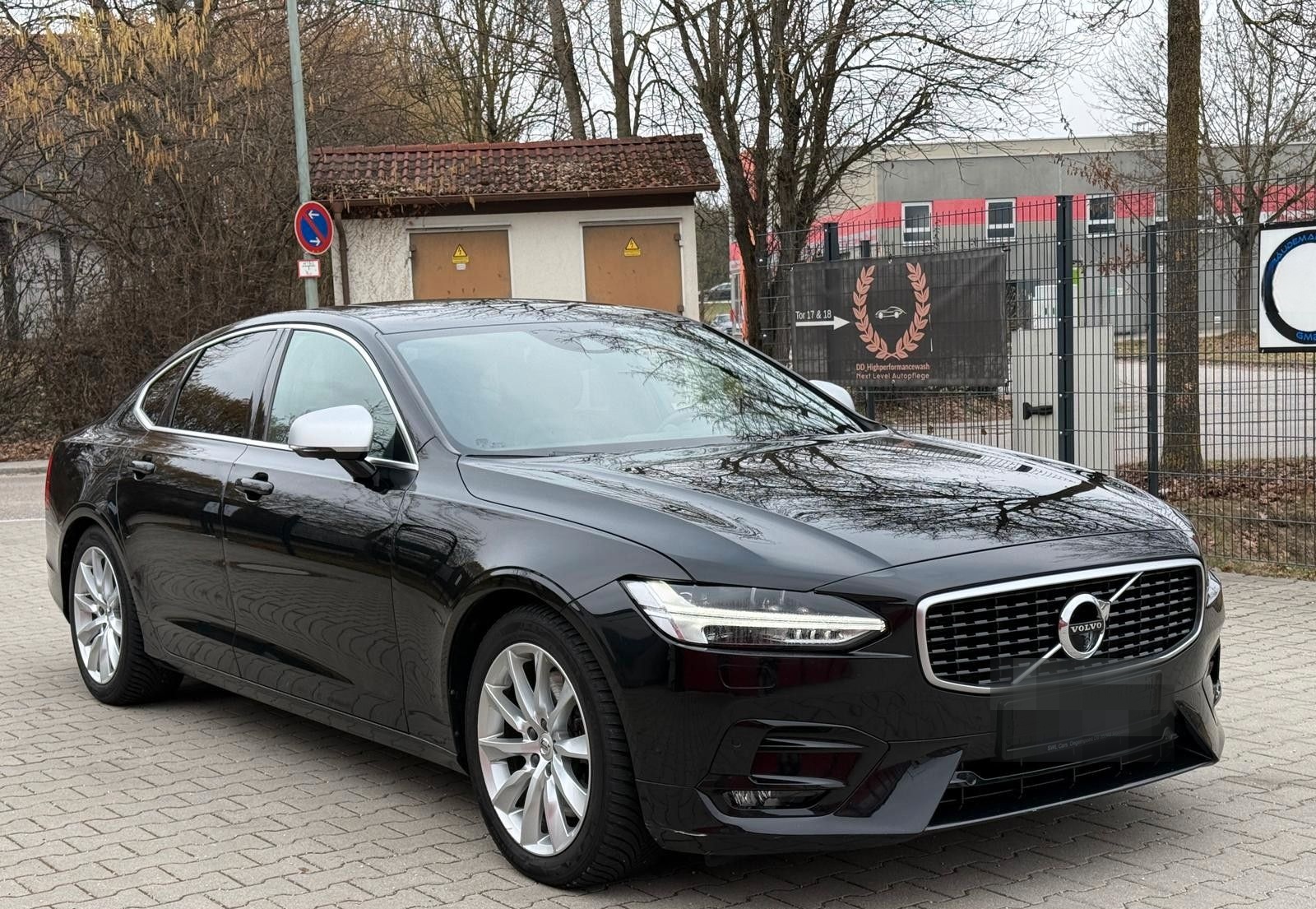 Volvo S90 Lim. R Design AWD LED NAVI HUD B&W LEDER foto 3