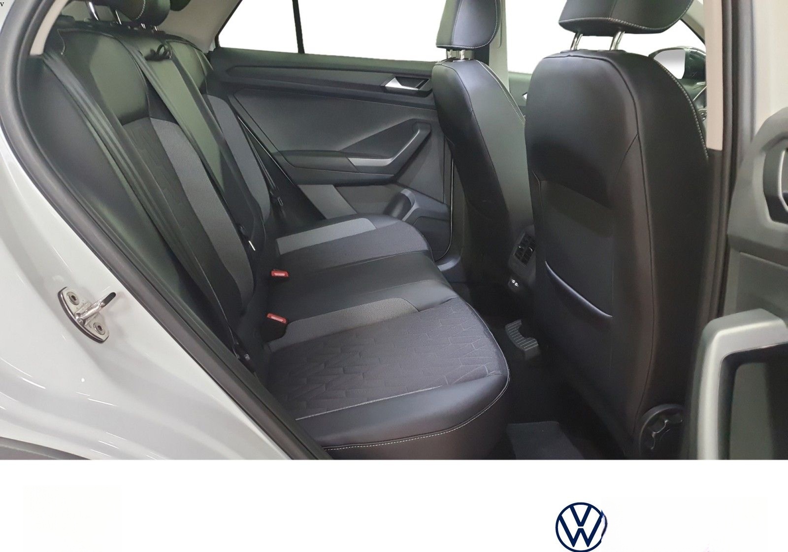 Volkswagen T-Roc Life GOAL 1.5 TSI DSG LED+RearView+STANDHZ foto 15