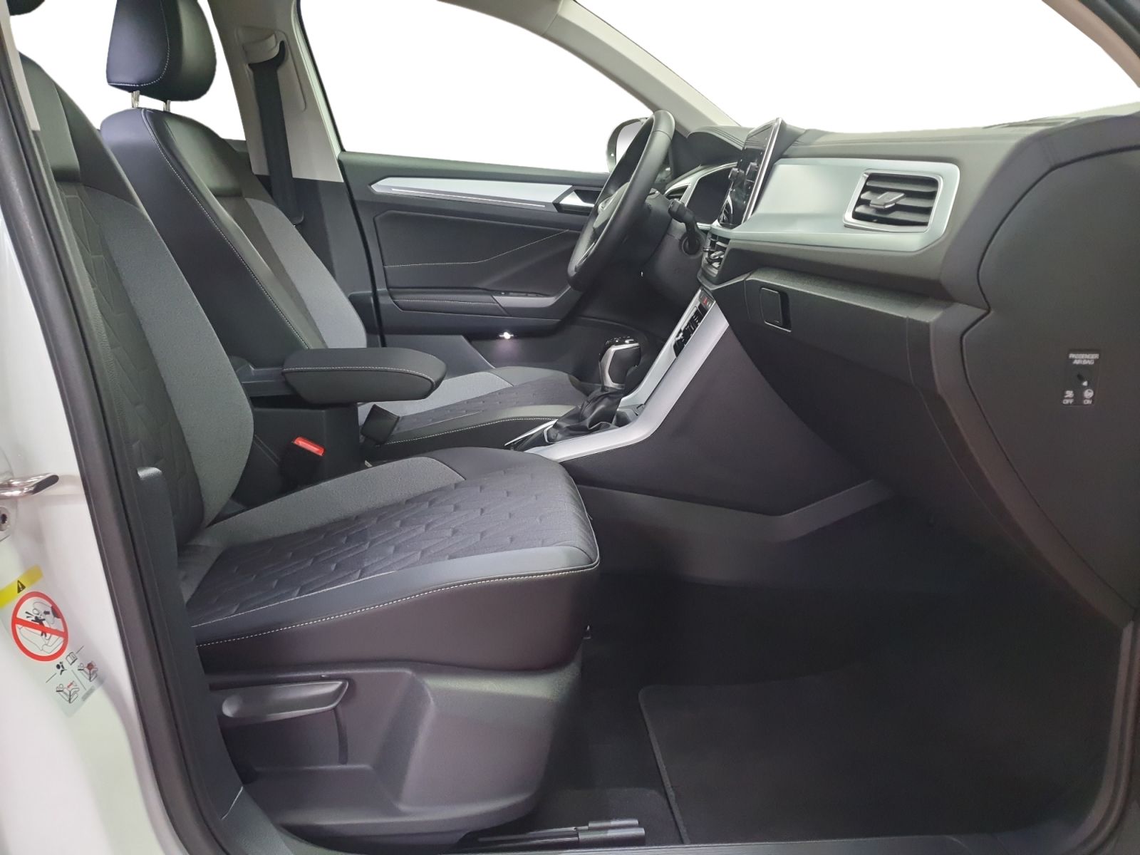 Volkswagen T-Roc Life GOAL 1.5 TSI DSG LED+RearView+STANDHZ foto 7