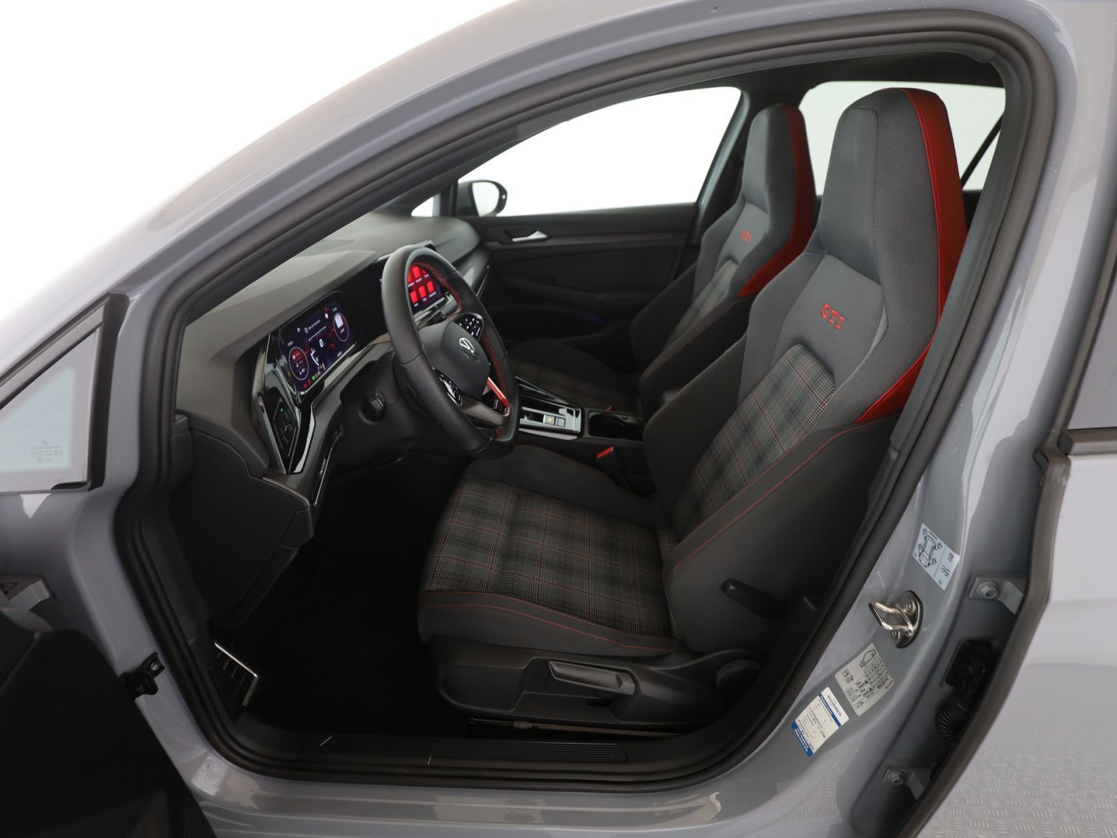Volkswagen Golf VIII 2.0 TSI GTI Pano+Matrix+RFK+Navi+Apple foto 13