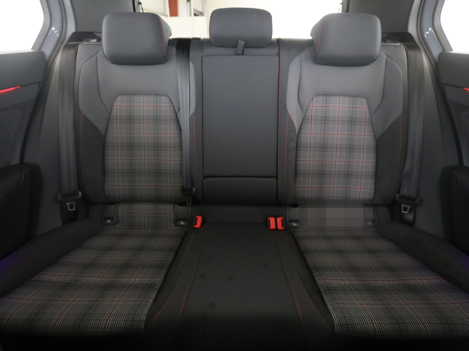 Volkswagen Golf VIII 2.0 TSI GTI Pano+Matrix+RFK+Navi+Apple foto 19
