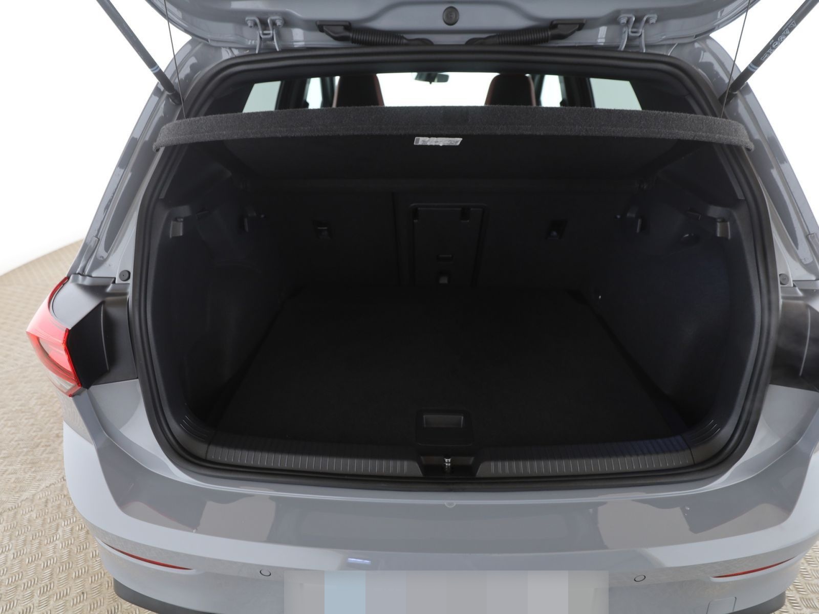 Volkswagen Golf VIII 2.0 TSI GTI Pano+Matrix+RFK+Navi+Apple foto 21